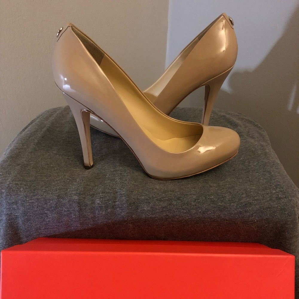 Ivanka Trump Nude Patent Pump Size 9M